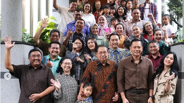 Potret keluarga besar Sarwo Edhi Wibowo (Sumber: Instagram/annisayudhoyono dan Instagram/agusyudhoyono)