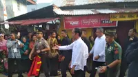 Presiden Jokowi mengunjungi desa Batu Merah atau Red Stone di Ambon, Maluku, Rabu. (Moch Harun Syah/Liputan6.com)