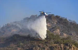 2 Helikopter Pemadam Kebakaran Bertabrakan di Yunani, 2 Orang Tewas