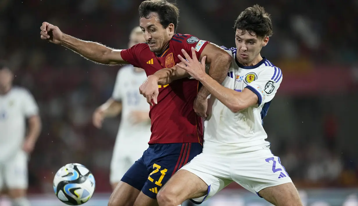 Dua gol kemenangan La Furia Roja dicetak oleh Alvaro Morata pada menit ke-73 dan Oihan Sancet (86'). (AP Photo/Jose Breton)