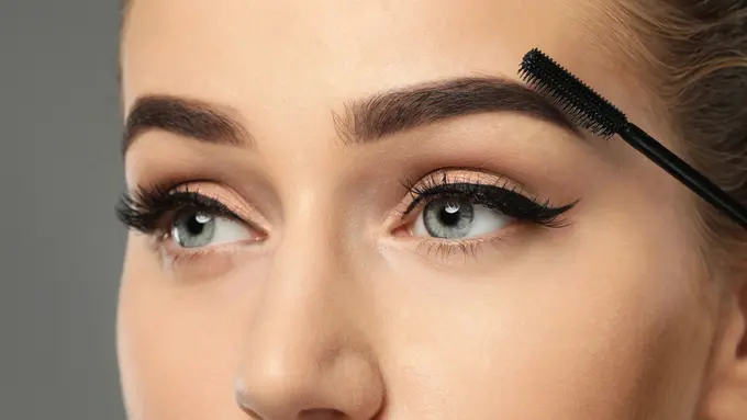 4 Kesalahan Menggambar Alis yang Bikin Wajah Terlihat Tua, Jangan Sampai Melakukannya