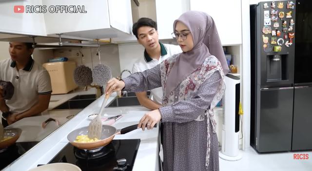 Potret Dapur Rumah Ria Ricis/Youtube/Ricis Official