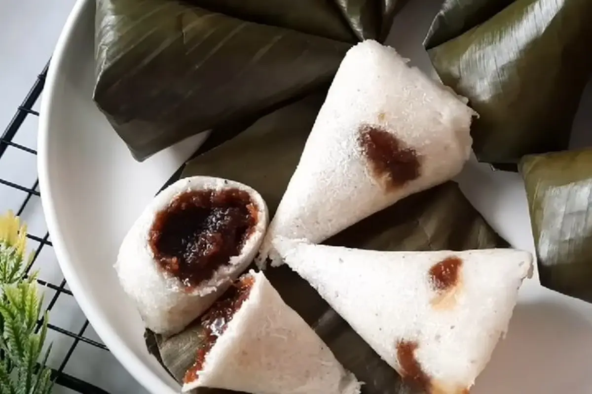 Resep Kue Ombus-Ombus yang Empuk dan Manis