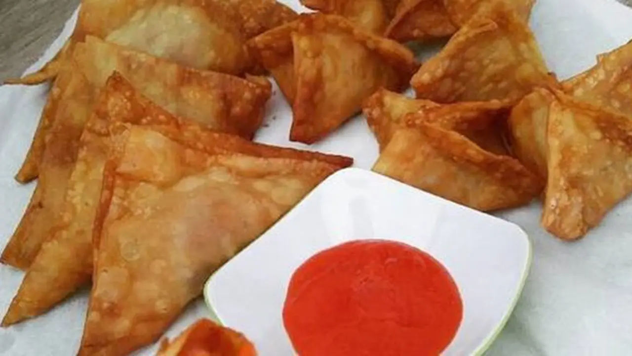 Pangsit goreng isi kornet./Copyright cookpad.com/Momma Adunk