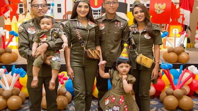 [Bintang] Ashanty dan keluarga di Pesta Halloween