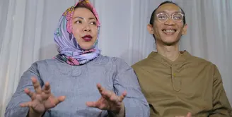 Bisa dibilang rumah tangga Melly Goeslaw dan Anto Hoed jauh dari gosip. Saat ini usia pernikahannya sudah akan menginjak 23 tahun. Mereka pun punya resep khusus guna menjaga keutuhan rumah tangganya. (Adrian Putra/Bintang.com)