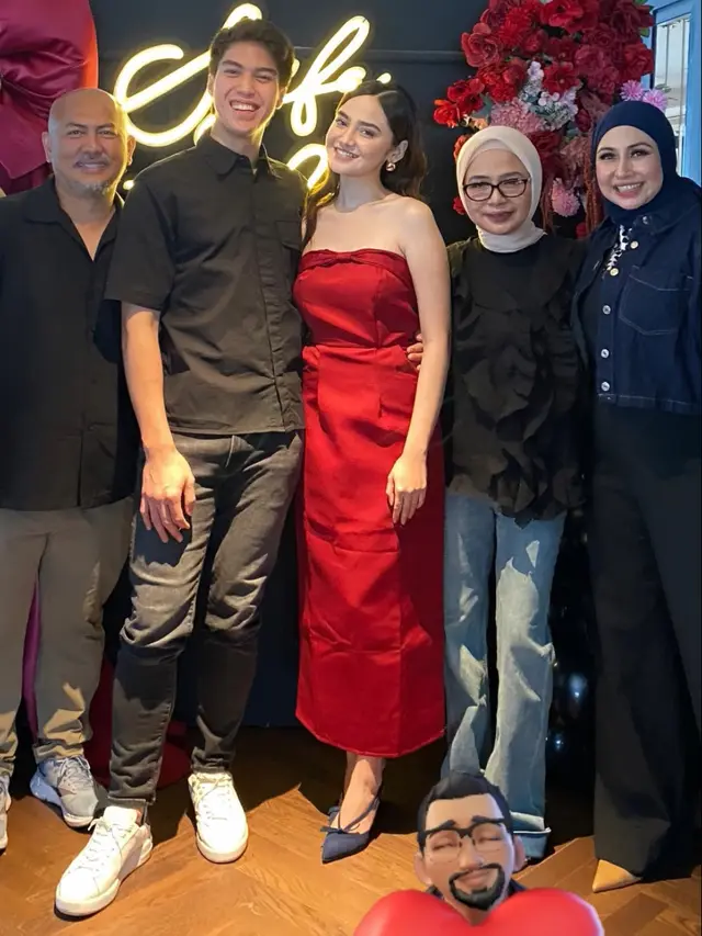 Selebritis saat Pesta Ulang Tahun Intimate Syifa Hadju ke-25.