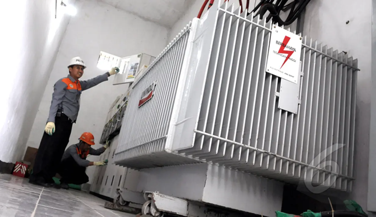 Pihak PLN berencana akan menambah dua penyulang dengan kapasitas 20KV untuk mendukung kinerja Presiden Joko Widodo, Jawa Barat, Rabu (4/3/2015).(Liputan6.com/Andrian M Tunay)