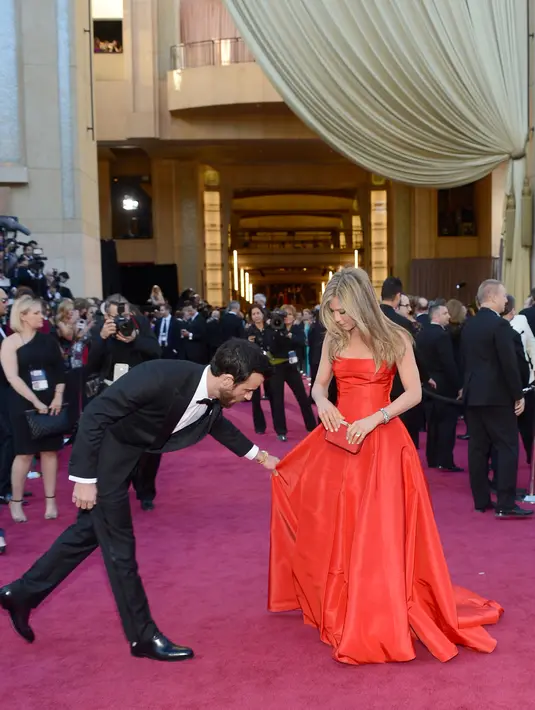 Kecemburuan Aniston kabarnya dimulai saat suaminya mengunggah foto bersama Sofia, aktris asal Perancis berusia 34 tahun itu. Meski foto itu sudah dihapus dari akun Justin, namun Sofia tetap menyimpannya  di akun Insta feednya. (AFP/Bintang.com)