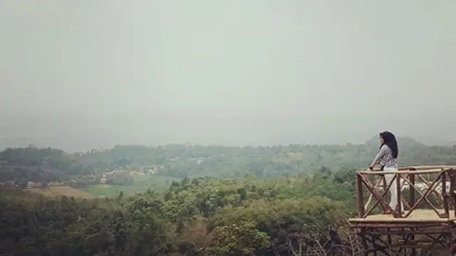 Nikmati Hamparan Perbukitan Hijau dan Spot Foto Menawan di Bukit Katumbiri