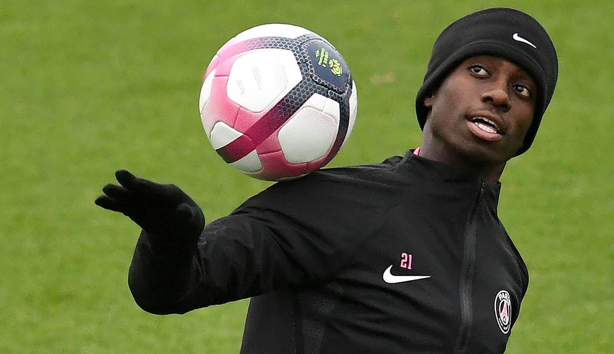 1. Timothy Weah - Pindah ke Prancis dari Amerika Serikat pada tahun 2014, putra dari George Weah ini memilih bergabung dengan Paris Saint Germain. Gagal mendapatkan tempat pemuda 19 tahun ini awal musim lalu memutuskan untuk hijrah ke Lille. (AFP/Franck Fife)
