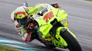 Pembalap Pertamina Enduro VR46 Racing Team, Marco Bezzecchi mengendarai motornya saat tes pramusim MotoGP 2024 di Sepang International Circuit, Sepang, Malaysia, Kamis (07/02/2024). (AFP/Mohd Rasfan)