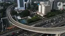 Menteri Perhubungan Budi Karya Sumadi membantah rel lengkung jembatan panjang atau longspan LRT Jabodebek salah desain. Menurutnya, yang telah dibangun di proyek LRT Jabodebek saat ini adalah solusi dari hambatan yang ada. (Liputan6.com/Herman Zakharia)