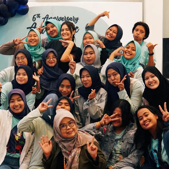 Potret Kebersamaan 6 Artis ketika Kumpul Bareng Fans, Seperti Keluarga