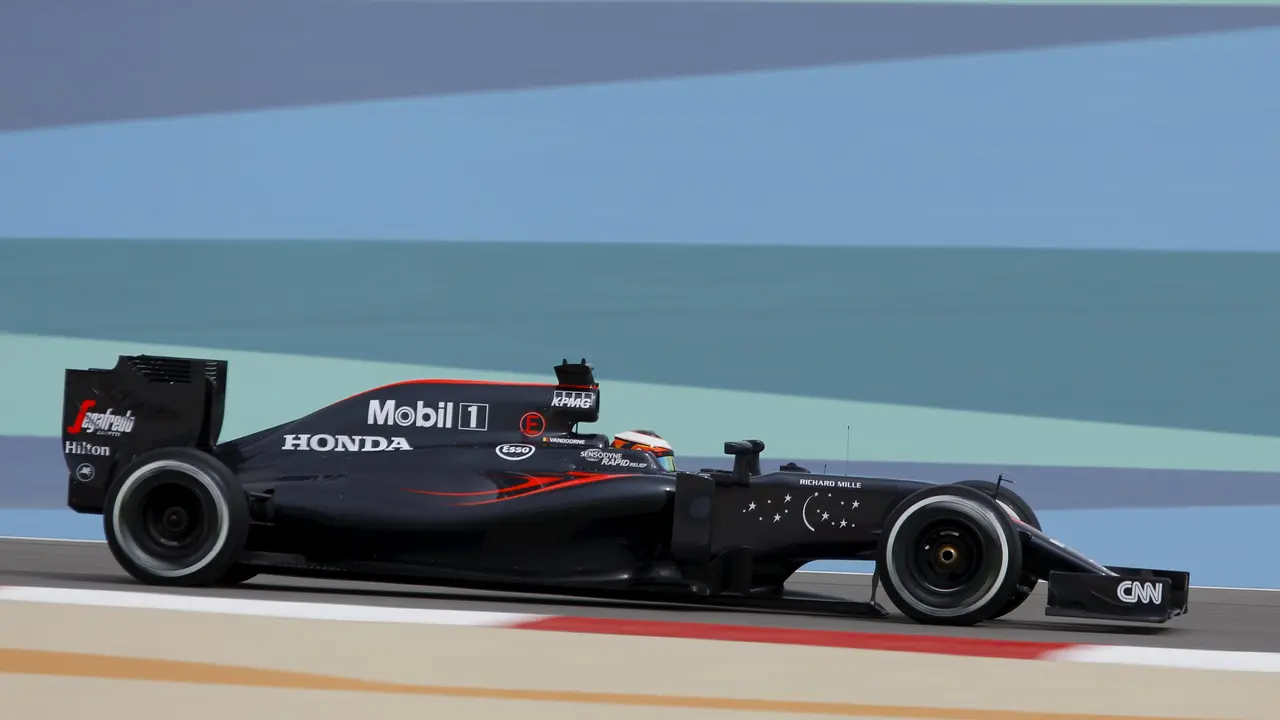 Rival Rio Haryanto Langsung Petik Poin untuk McLaren