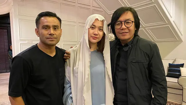 6 Potret Persahabatan BCL dan Ari Lasso