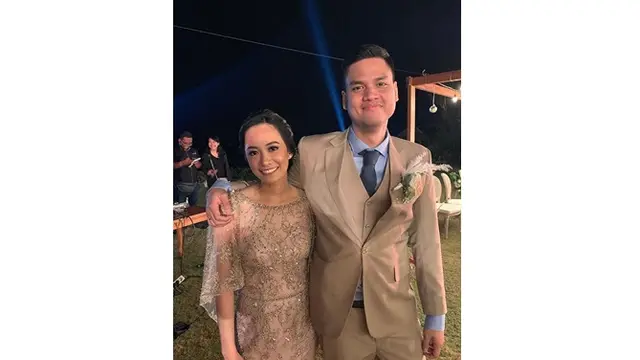 Asta RAN Akhirnya Menikah Setelah 10 Tahun Pacaran, Ini 7 Momen Manisnya Bersama Sang Istri