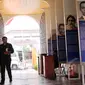 Seorang petugas berjalan di koridor masuk Museum Kebangkitan Nasional di Jakarta, Rabu (20/5). Hari Kebangkitan Nasional yang diperingati hari ini merupakan refleksi mengenang masa memperjuangkan kemerdekaan. (Liputan6.com/Helmi Afandi)