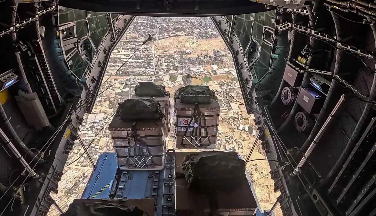 Langkah ini menyusul krisis kemanusiaan yang terus memburuk di wilayah Gaza akibat blokade dan serangan berkepanjangan dari Israel. (HANDOUT/Kementerian Pertahanan Spanyol/AFP)