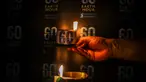Seorang aktivis menyalakan lilin dalam sebuah acara untuk menandai kampanye lingkungan Earth Hour di Surabaya pada 23 Maret 2024. (JUNI KRISWANTO/AFP)