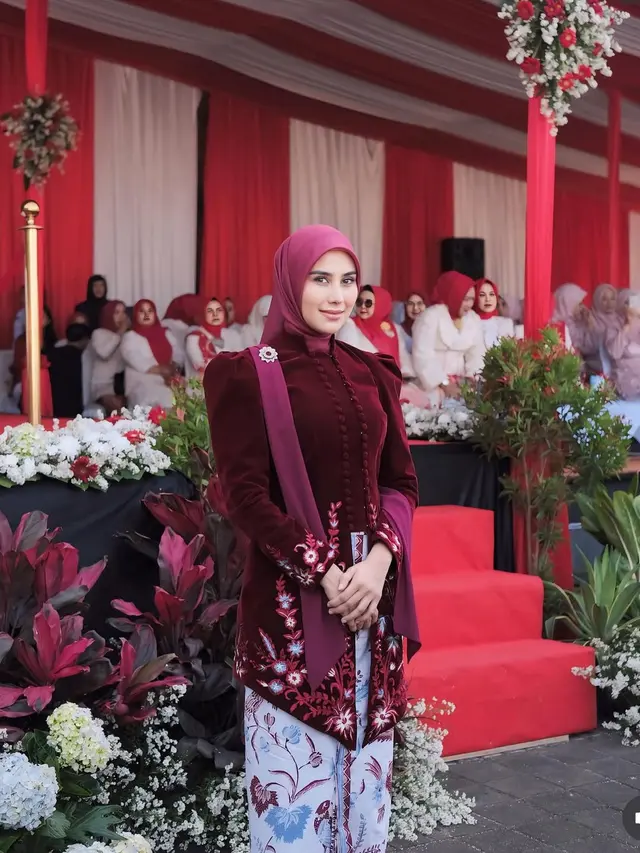 Syahnaz Sadiqah saat Upacara Kemerdekaan Indonesia ke-80. [@syahnazs]