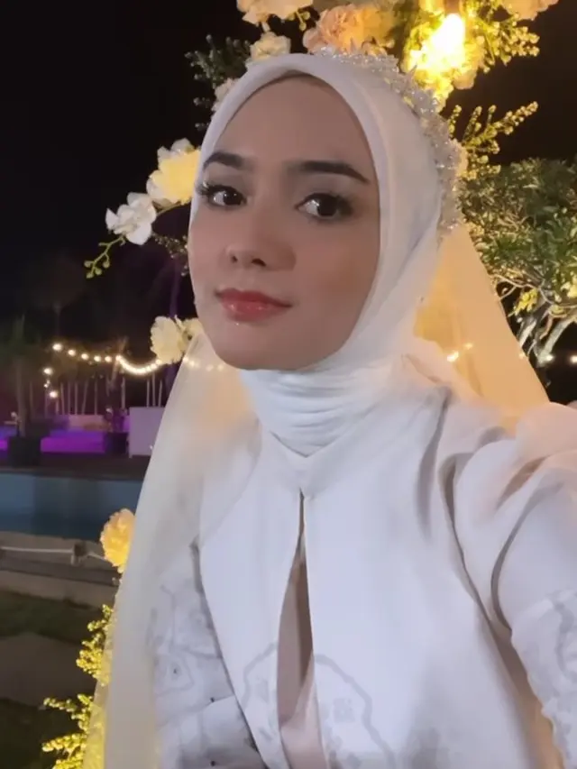 Menikah Lagi, Ini 6 Potret Rezky Aditya dan Citra Kirana Pakai Baju Pengantin