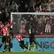 Gelandang Brentford, Jaidon Anthony (nomor 19) (3 dari kiri), melakukan selebrasi setelah mencetak gol pembuka dalam pertandingan Premier League antara Brentford kontra Chelsea di Gtech Community Stadium, London, Jumat (18/9/2026). (Glyn KIRK / AFP)