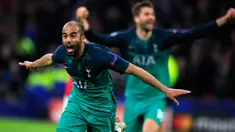 Pemain sayap Tottenham Hotspur, Lucas Moura berselebrasi setelah mencetak gol ke gawang Ajax Amsterdam pada laga kedua semifinalLiga Champions 2018/19 di Stadion Johan Cruyff, Rabu (8/5). Tottenham secara dramatis merebut tiket final Liga Champions setela