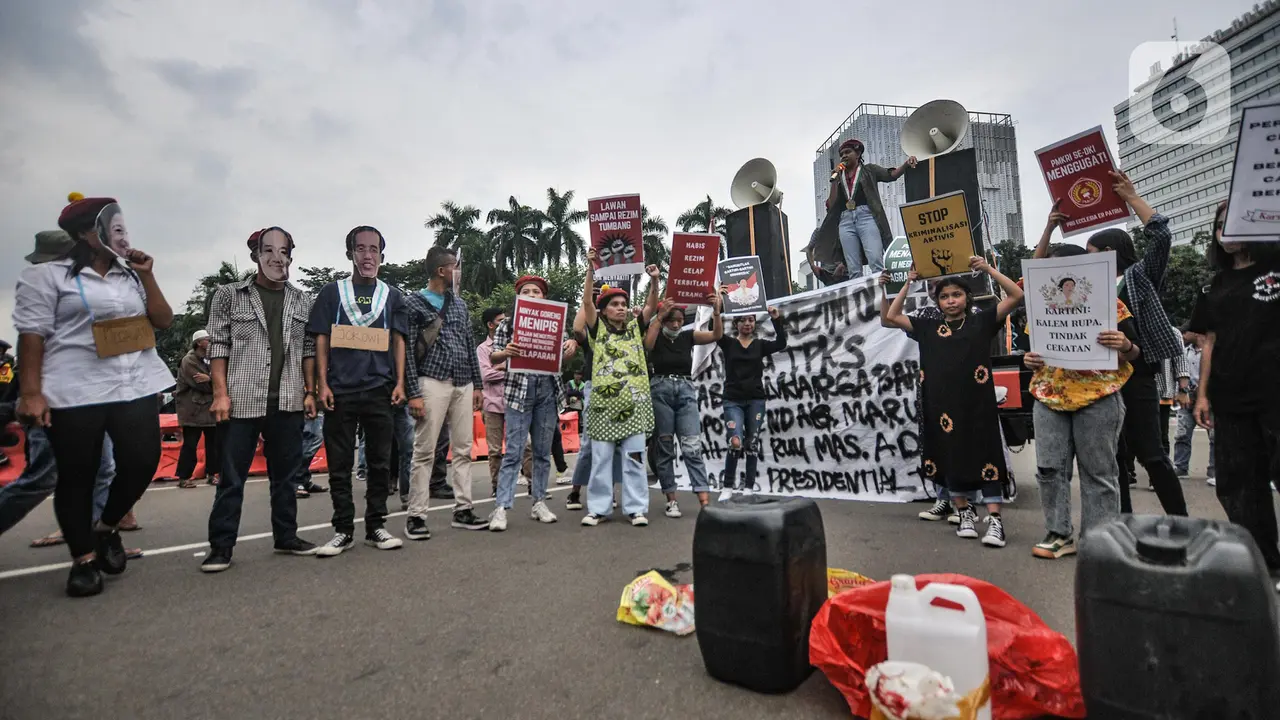 Aksi Mahasiswi Demo Tuntut Mafia Minyak Goreng
