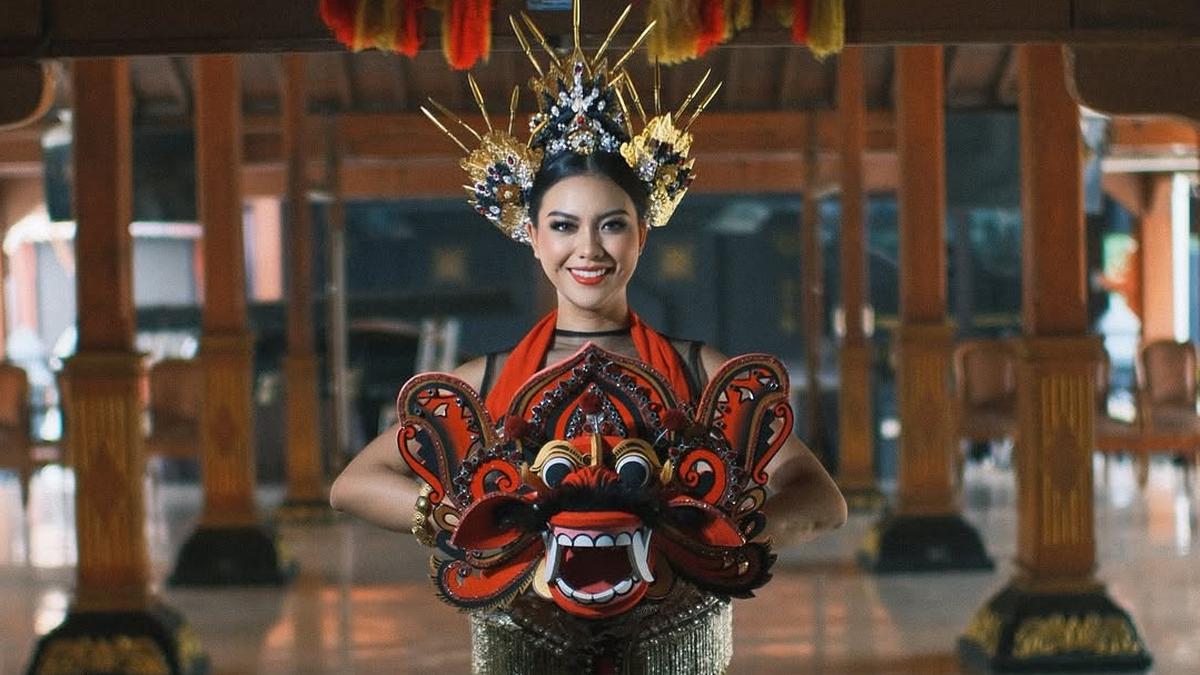 Pesona Puteri Indonesia Firsta Yufi Amarta Putri Menari dan Nyanyi Rek Ayo Rek di Panggung Miss Supranational 2025