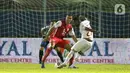 Pemain PSM Makassar Patrich Steve Wanggai (27) saat mencetak gol ke gawang Persija Jakarta dalam pertandingan babak penyisihan Piala Menpora 2021 di Stadion Kanjuruhan, Malang, Jawa Timur, Senin (22/3/2021). PSM Makassar menang dengan skor 2-0. (Bola.com/Arief Bagus)