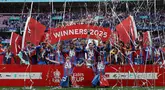 Para pemain Crystal Palace merayakan gelar juara Piala FA 2024/2025 setelah mengalahkan Manchester City dalam laga final yang berlangsung di Stadion Wembley, London, Inggris, Sabtu (17/05/2025). (AFP/Adrian Dennis)