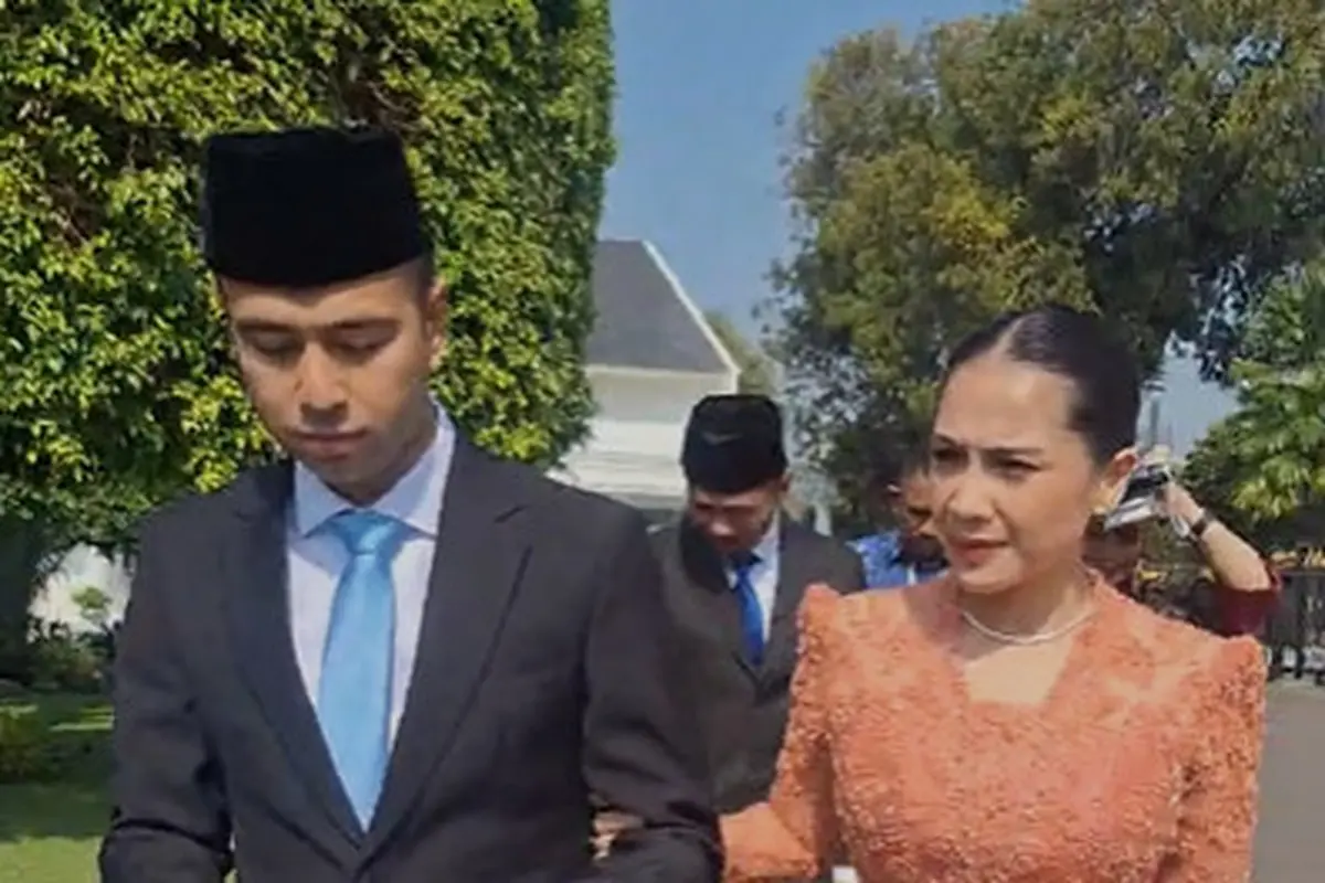 Artis sekaligus presenter, Raffi Ahmad mendatangi Istana Kepresidenan Jakarta, Selasa (22/10/2024).