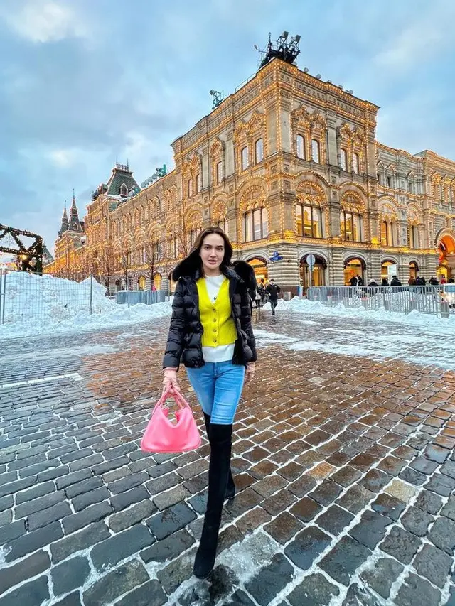 OOTD Shandy Aulia Liburan Musim Dingin di Rusia