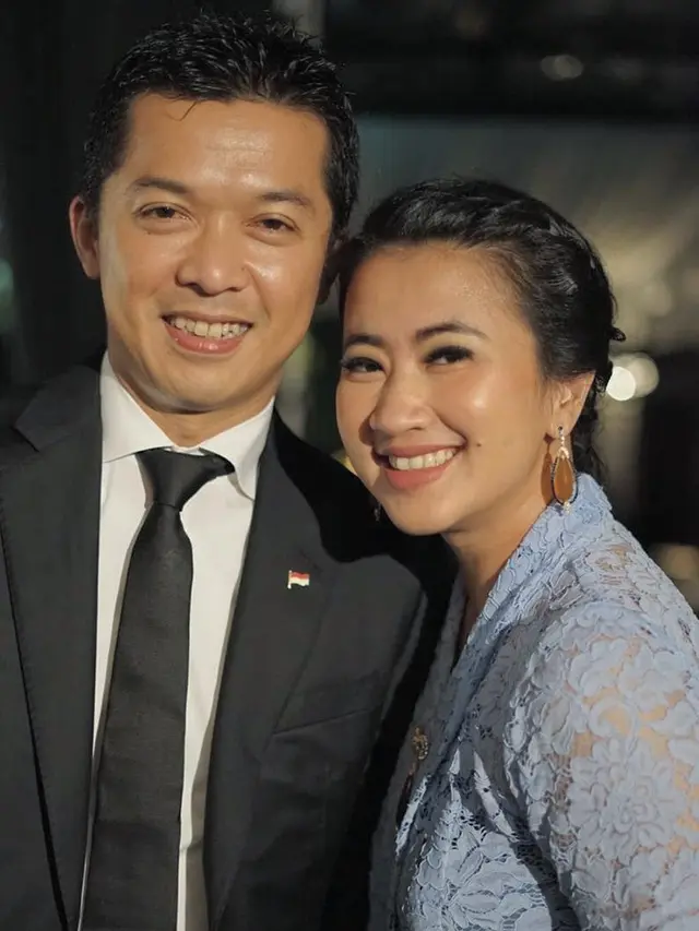 Jarang Tersorot, Ini 6 Potret Harmonis Keluarga Taufik Hidayat dan Istri