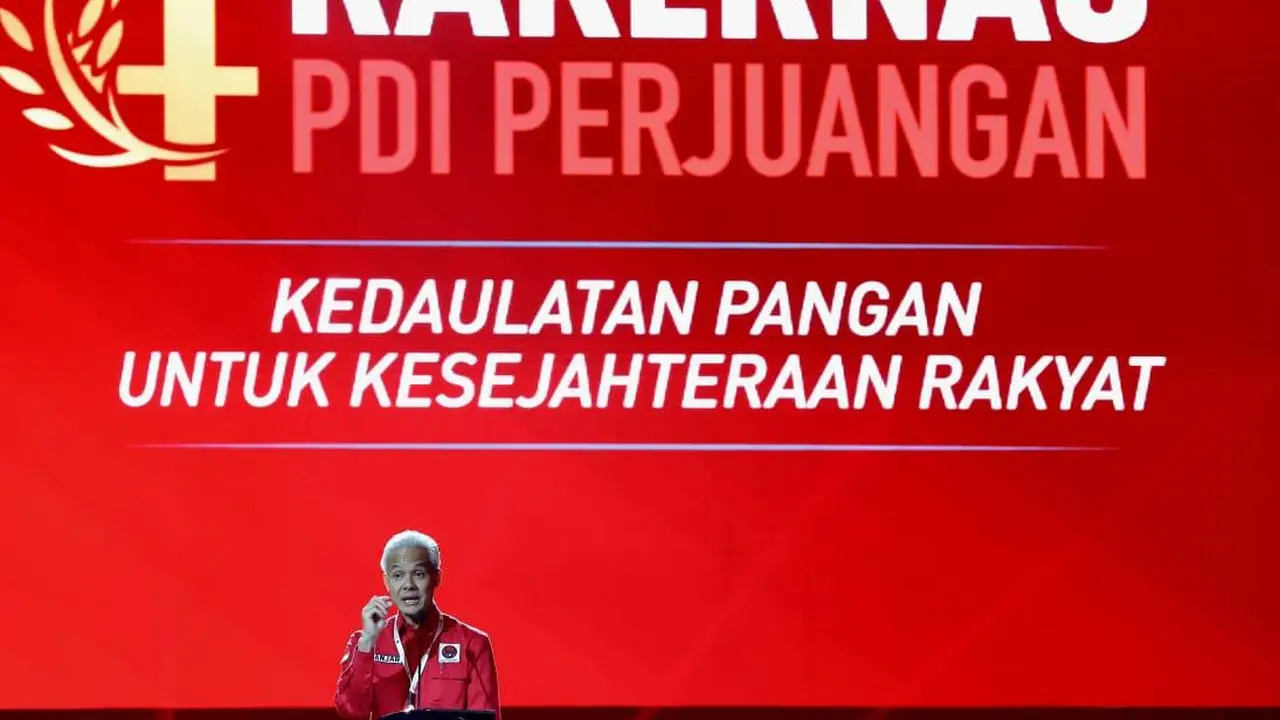 Bakal calon presiden RI 2024, Ganjar Pranowo saat memberikan pidato di acara Rakernas IV PDI Perjuangan.