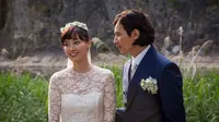 Akhirnya Won Bin resmi mempersunting kekasih hatinya, Lee Na Young dalam sebuah upacara sakral.