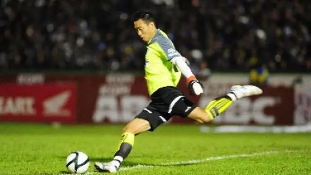 Siapa Kiper Paling Pantas Dijuluki "Spiderman" di ISL 2014?