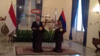 Menlu Retno bersama dengan Menlu Armenia  Nalbandian saat menandatangani 3 perjanjian kerjasama baru di Jakarta (Liputan6.com/Nurul Basmalah)