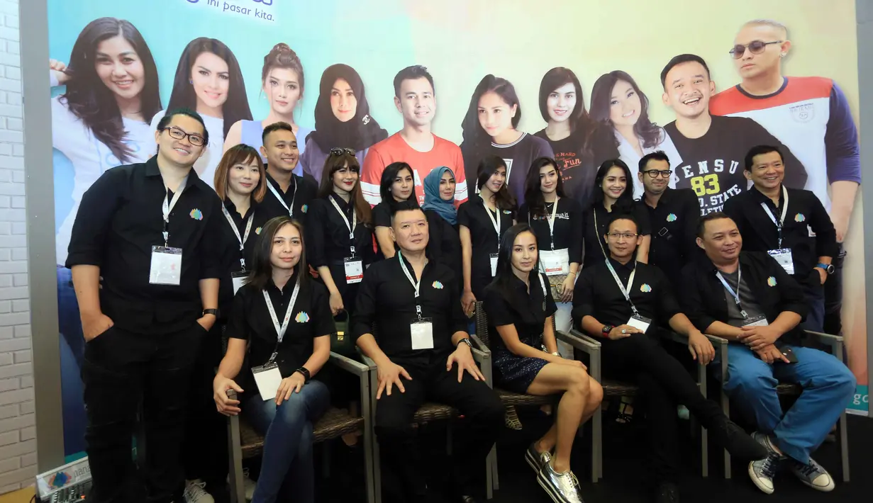 Raffi Ahmad dan Gigi saat di temui di ICE BSD, Tangerang Selatan, Selasa (9/5/2017). Keduanya kompak dan selalu menunjukkan kemesraannya. Tidak terganggu dengan kabar yang selalu menyudutkan itu. (Nurwahyunan/Bintang.com)