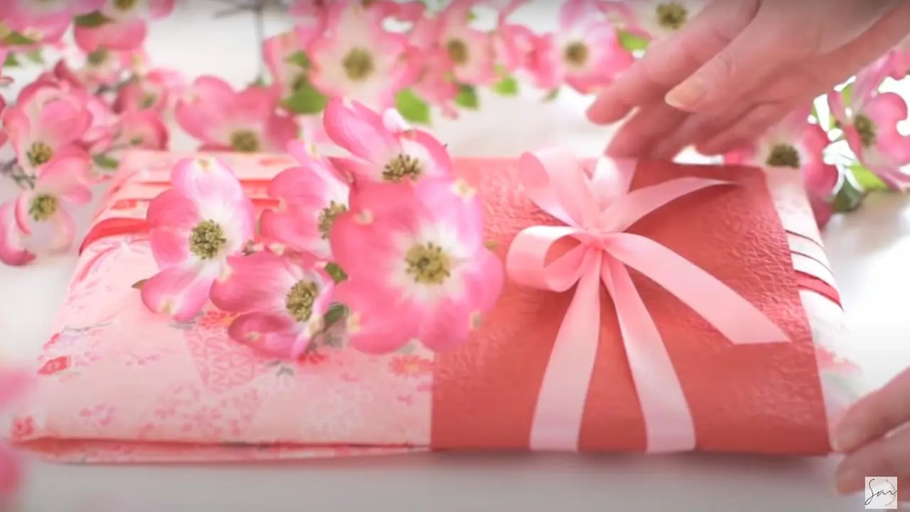 Tips Membungkus Kado Agar Terlihat Lebih Estetik