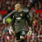 Victor Valdes menjalani debut saat MU berhadapan melawan Arsenal. (Reuters / Jason Cairnduff )