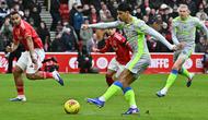 Manchester City berhasil meraih kemenangan 2-1 atas Nottingam Forest pada laga pekan ke-18 Premier League di The City Ground, Nottingham, Sabtu (27/12/2025) malam WIB. Satu dari dua gol Man City disarangkan Tijjani Reijnders. (AFP/Ben STANSALL)