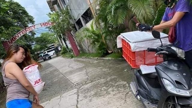 Bak Model, 6 Pose Kocak Orang saat Terima Paket Ini Bikin Geleng Kepala