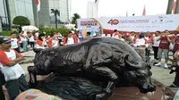 Patung Banteng Wulung yang terpampang di depan BEI, Jakarta memiliki berat hingga 7 ton.(Liputan6.com/Septian Deny)