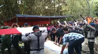 Suasana pemakaman Ipda Dodon korban penembakan orang tak dikenal di Tol Pejagan Cirebon. Foto (Liputan6.com / Panji Prayitno)