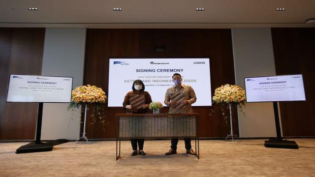 Penandatanganan kesepakatan pembentukan perusahaan patungan antara Astra bersama Hongkong Land melalui PT Astra Land Indoensia dan LOGOS, Selasa (8/2/2022) (Dok: Astra International)