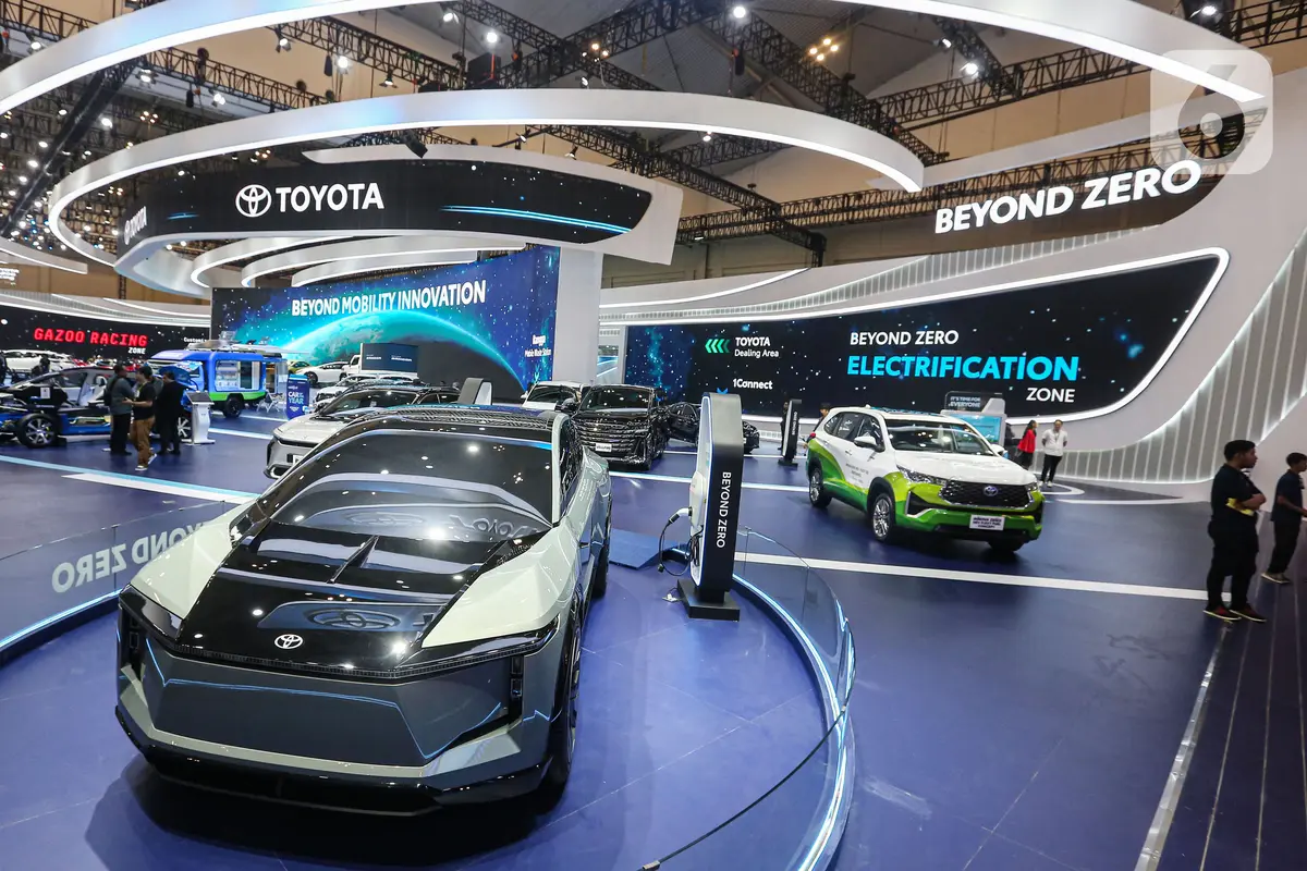 Deretan Mobil Hybrid Terbaru dari Toyota Dipamerkan di GIIAS 2024