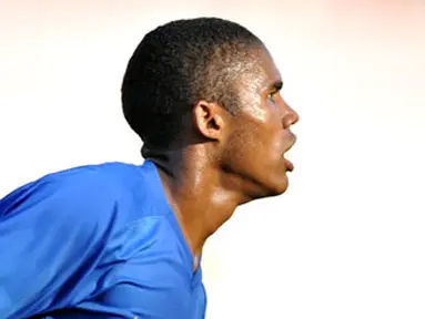 Selebrasi gelandang Brasil, Douglas Costa seusai mencetak gol menghadapi Kolombia dalam partai Copa Amerika U-20 pada 6 Februari 2009 di Stadion Jose Antonio Anzoteagui, Puerto La Cruz, Venezuela. AFP PHOTO/Yuri CORTEZ