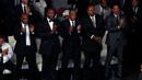 Mike Tyson (kiri), Lennox Lewis, dan aktor Will Smith hadir dalam memorial service untuk almarhum legenda tinju dunia, Muhammad Ali, di KFC Yum Center, Louisville, Kentucky, (10/6/2016). (Aaron P. Bernstein/Getty Images/AFP)